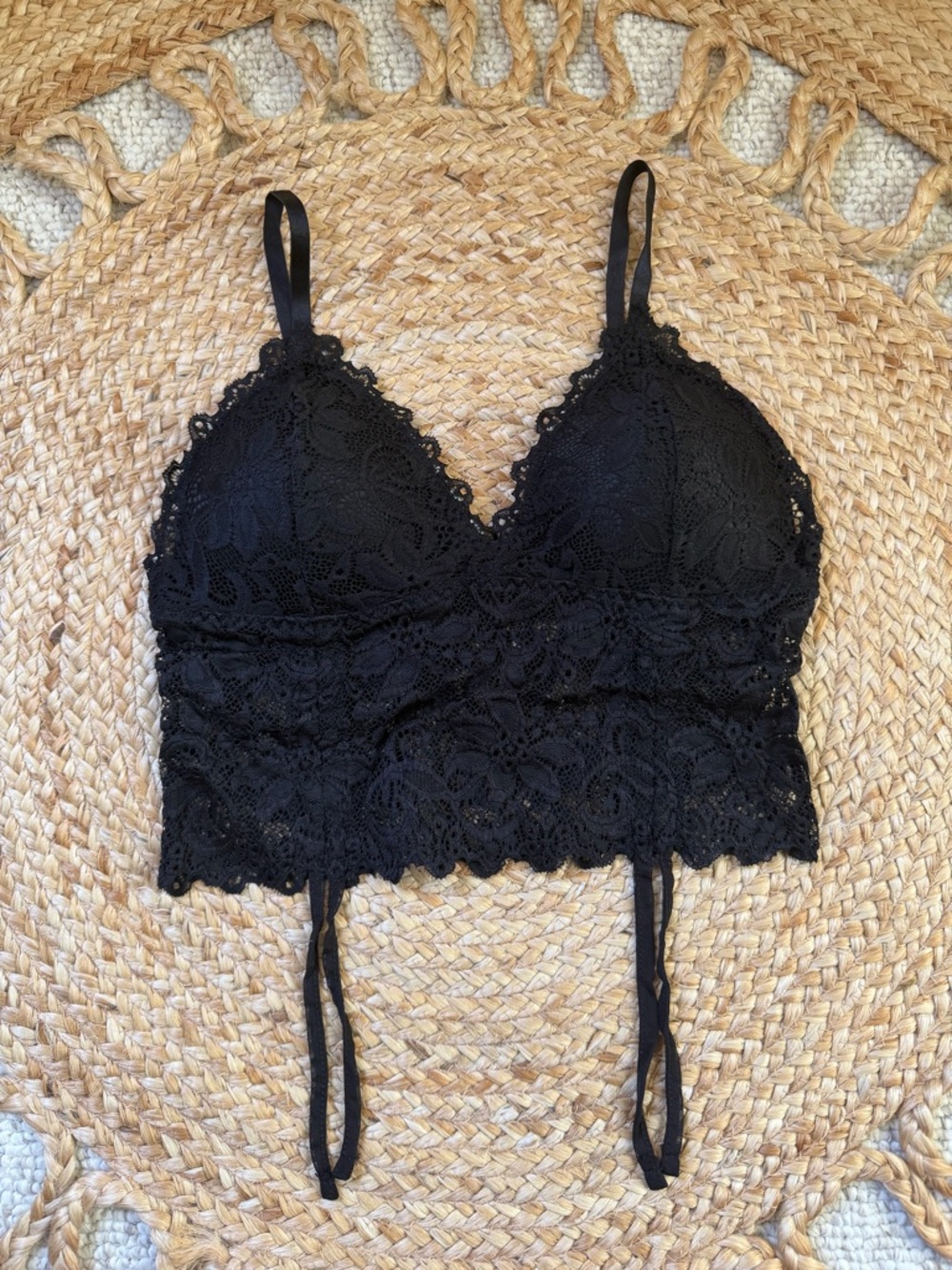 Women's Black Lace Bralette with Adjustable Straps 🩷